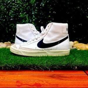 Nike White and Black Blazer Mid ‘77